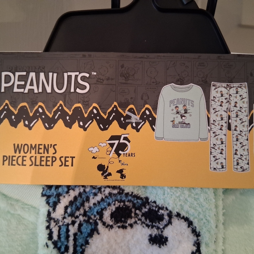 NWT 3pc Peanuts Ski Club Snoopy Pajama Set Aqua + Socks SIZE Large - Picture 6 of 9